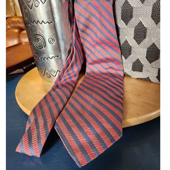 Jos A Bank $75 Red Black Stripe Silk Tie USA Made Executive Americana - Picture 4 of 9